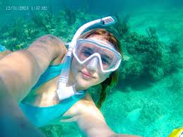 ZETASAROUNDTHEWORLD with Emma Bonasia 🇧🇸 Taking a step back from the cold  weather to learn about Emma's study abroad trip to the Bahamas! “For 2  weeks over winter break I studied abroad