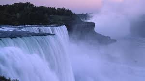 Die kategorie:wasserfall in kanada ist eine unterkategorie der kategorie:geographisches objekt und gehört zum wikiprojekt geographie. Kanada Mann Uberlebt Sturz Von Niagarafallen Stern De