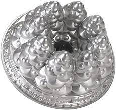 Allow the cake to cool for about 30 minutes. Nordic Ware 57648eu Backform Holiday Tree Bundt Pan Amazon De Kuche Haushalt Wohnen