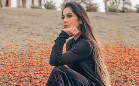 Mayra cardi é a responsável pelo emagrecimento de vários famosos. Mayra Cardi Rebate Comentario Apos Clique Durante O Banho Viralizar Na Web Folha Go