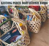kantong atau keranjang parcel dari anyaman bambu ukuran besar 30 x 15 x 20  cm
