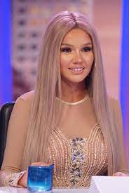Rapper stehen schlange für ein selfie oder foto 500k in bar zahl'n sie mir für promo früher kleines zimmer, heute kauf' ich ein paar. Shirin David Starportrat News Bilder Gala De