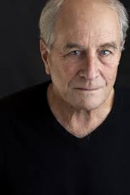 Stephen Lindsay's Instagram, Twitter & Facebook