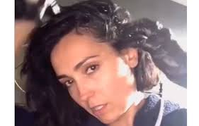 Post popolari in questo blog. Caterina Balivo Colora Da Sola I Capelli Nel Suo Bagno Soddisfatta Del Risultato Foto E Video Ultime Notizie Flash