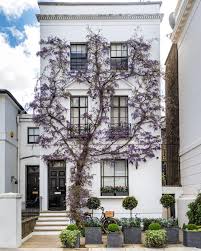 House Covered In Spring Wisteria In Kensington London London Modern House Exterior Architecture