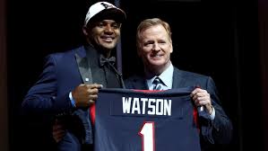 College player drafted by NFL weeps while reading letter from his mom