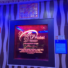Here is a list of some 'fillers' we use frequently in english Valley View Hotel Teluk Batik Hotel