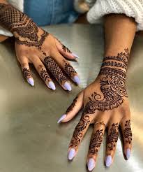 Epingle Par Miss Chanzu Sur Henna N Body Art Coiffure