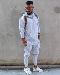 The hottest men's fashion trends for clothing and accessories are many. 30 Stylish Back To School Outfit Ideas For Guys Mens Outfits Stylish Mens Outfits Spring Outfits College