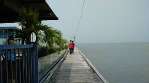 Daerah ini terletak di tenggara muar, barat daya kluang, timur laut pontian dan selatan segamat. The Tunnel To Luck Fish Bilde Av Pantai Minyak Beku Frozen Oil Village I Batu Pahat Tripadvisor