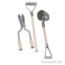 Denkt man bei den praktischen aber handbetriebenes gartenwerkzeug muss den vergleich nicht scheuen. Mini Gartenwerkzeug Aus Metall Und Holz 9 13 Cm 3 Stuck Sortiert