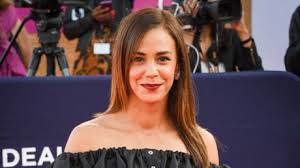 Sa biographie, son actualité, ses personnage discret sur sa vie privée, djibril glissant a néanmoins une carrière professionnelle bien. Alice Belaidi La Biographie De Alice Belaidi Avec Voici Fr