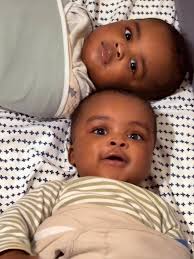 Heyyy guys!! I just wanted to share some pictures of one of my households.  Isabelle & Honesty are fiancée's 👩‍❤️‍💋‍👩they're getting married very  soon. However, they share two science babies & their