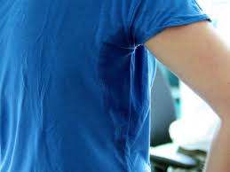 Am besten ist es, die schwitzflecken selbst zu bei gelb oder hellblau sowie dunkelblau sieht man es total , bei dunkelrot nicht so , genausowenig wie moosgrün. Gelbe Rander Sechs Hausmittel Gegen Deo Flecken Auf T Shirts Und Blusen Kolnische Rundschau