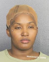 Rochelle Sutton's Instagram, Twitter & Facebook