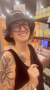 Dr. Eric Dougherty of the 🐈Cat Practice(@catpracticecats) in New York City  shares valuable information about identifying signs of CKD in cats. Head  over to our blog via our 🔗bio to see the