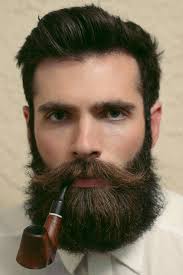 Barbas y pipas dan mucho estilo al hombre