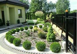 Area taman bisa anda buat di bagian posisi rumah salah satunya halaman belakang rumah yang tetap mengedepankan. Taman Indah Di Halaman Rumah Steemkr