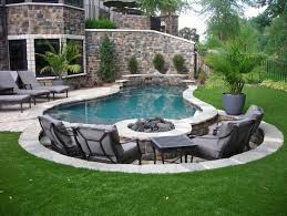 82 Swimming Pool Ideas Small Backyard Swimmingpooldesign Swimmingpooldecor Swimmingpools Kleine Hinterhof Pools Schwimmbad Designs Kleiner Pool Design
