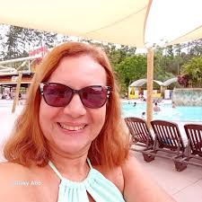 As pessoas criam mitos para depois se decepcionar com eles. Em uma pesquisa  rápida, você encontra dois significados para a palavra Mito: 1. Relato  fantástico de tradição oral, geralmente protagonizado por seres