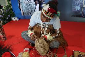 Bisa menggunakan model penanaman tumpang sari, cara ini hanya bisa kamu praktekkan di 3 bulan pertama. Istimewanya Noken Tas Asal Papua Yang Terbuat Dari Serat Kayu Halaman All Kompas Com
