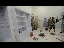 Wallpaper dinding adalah kertas khusus pelapis dinding yang diaplikasikan dengan cara menempelkannya pada dinding rumah kita. Jasa Desain Interior Toko Baju Butik Baju Di Kediri Nganjuk Blitar Jomba Interior Desain Interior Rumah