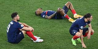 Bienvenue dans ce direct consacré au match de l'équipe de france contre la suisse, une nation que les bleus connaissent bien pour l'avoir affrontée à quatre reprises en phase finale d'un. Btfamcsahjno3m