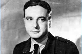 Utstyrt med en Krag-Jørgensen-rifle med kikkertsikte deltok John Pettersen  (100) i flere store slag ved fronten før tyskerne kapitulerte.