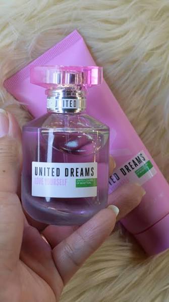 ✨United Dreams Love yourself de @benetton ✨, ✨Fragancia floral frutal  bastante suave, nada empalagoso🩷, ✨Encontré este set en @mercadolibre.cl a  18.990 de la tienda oficial de @benetton_perfumes ✌️, ...