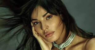 بدأت مشوارها الفني في عام 2008 بمسلسل عصر الحريم. Ø®Ø§Øµ Ø§Ù„ÙÙ† ÙƒÙŠÙ Ø±Ø¯Øª Ù†Ø§Ø¯ÙŠÙ† Ù†Ø³ÙŠØ¨ Ù†Ø¬ÙŠÙ… Ø¹Ù„Ù‰ Ù‡Ø¬ÙˆÙ… Ø¨Ø§Ù…ÙŠÙ„Ø§ Ø§Ù„ÙƒÙŠÙƒ Ø¹Ù„ÙŠÙ‡Ø§