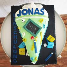 Leckere Schultute Fur Jonas Besteht Aus Vanilleboden Mit Erdbeercreme Tortenliebe Cake Meppen Hobby Torte Baketastelove Backen Erdbeer Torte Erdbeeren