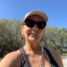 It's hard to find a more quaint neighborhood than the Tarpon Springs sponge  docks. What're your favorite things to see and do in Tarpon Springs?  🇬🇷☀️🌴 #TarponSprings #Florida