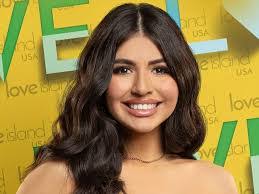 Cassie Castillo's Instagram, Twitter & Facebook