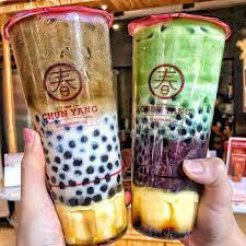 玉玉の日々 食 旅 抽獎中 台中美食 全台小吃 tren instagram 春陽茶事 逢甲店 鼎鼎有名的 春陽茶事偶竟然現在才喝到 門市北中南都有 大家喝過了嗎 這次推出冬季限定新品 除了冷熱都可做以外 那可以加的配料還真是無極限欸