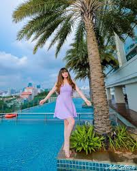 Kolam renang menjadi salah satu fasilitas yang sering ditemukan di hotel berbintang, enggak terkecuali di kota malang. Suka Berenang Di Tempat Umum Atau Di Hotel Kalau Di Hotel Ada Tips Larangannya Lho Moreschick