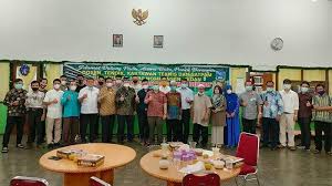 Maybe you would like to learn more about one of these? Https Medan Tribunnews Com 2021 08 06 Dosen Dan Mahasiswa Uisu Lolos Program Kampus Mengajar Kemendikbud Https Cdn 2 Tstatic Net Medan Foto Bank Images Rektor Uisu Dr H Yanhar Jamaluddin Map Bersama Ketua Umum Yayasan Uisu Jpg Rektor
