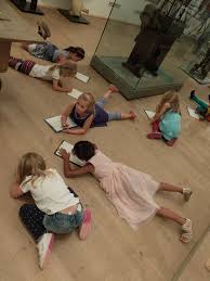 Kinder Zu Besuch In Der Kunst Und Naturalienkammer Der Franckeschen Stiftungen Kinder Museum Halle Saale