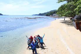 Keeksotisan pantai pasir putih situbondo tidak hanya tersaji di permukaan laut saja. Pantai Pasir Putih Lembeh Manado 2021 All You Need To Know Before You Go With Photos Tripadvisor