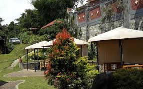 Guests enjoy the helpful staff. Bantal Guling Villa Di Bandung 1001malam Com