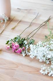 Mazzo di fiori bianchi, in foto lillium e liantus, disponibili anche rose bianche, viola ciocca, campanula, delfinium. Creare Mini Bouquet Di Fiori Secchi Blog Di Fiori E Notizie Fresche