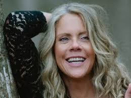 Sharon Hauser's Instagram, Twitter & Facebook