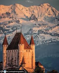 castles and palaces s instagram photo thun castle in switzerland was built in the 12th century by the dukes of zahringen on a hill tha midgard platser natur