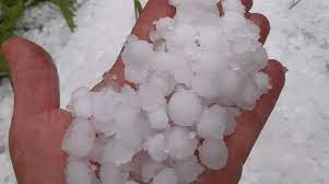 So much hail has fallen that it ruined the roof of our car! Maltempo Emilia Romagna Dove E Caduta La Grandine Previsioni Meteo Meteo Ilrestodelcarlino It