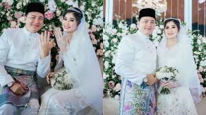 Datuk seri eizlan yusof ada hasrat tamatkan zaman membujang sila layari www.astroawani.com untuk berita selanjutnya. Eizlan Yusof Kahwin Bakal Adakan Majlis 4 Hari Dengan K0s Rm1 Juta Lepat Pisang