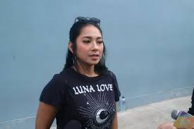 Dinda kirana sukmawati adalah salah seorang pendatang baru dunia entertainment. Dinda Kirana Buang Rasa Jijik Demi Cicipi Makanan Ekstrem