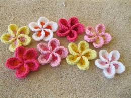 Crochet hawaiian plumeria flower with pattern. Frangipani Plumeria Craftsy Yarn Flowers Crochet Crochet Patterns