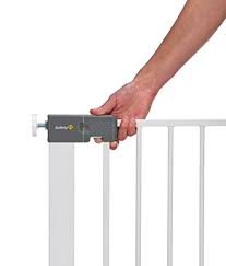 Das ergebnis der recherche auf anfrage türschutzgitter safty 1st quick close + in deutschland. Safety 1st Quick Close Plus Treppenschutzgitter Extra Sicheres Metall Turschutzgitter Zum Klemmen Weiss Bis 136 Cm Verlangerbar Amazon De Baby