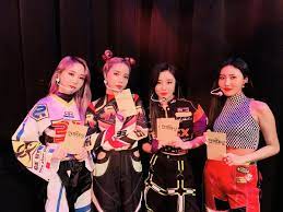 Mamamoo don't shy away when they have something to say and with their latest song hip, they've taken aim at the haters with some pointed . T Official Mamamoo Mamamoo Mamamoo With Special Prize At The 2019 Sbs Dr Wow Korea