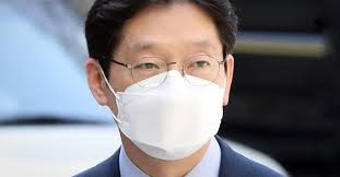 이재명 경기도지사(오른쪽)가 17일 경남도청을 방문해 김경수 지사의 주먹인사를 나누고 있다.사진=경남도 2021.06.17 news2349@newspim.com ë‹¨ë… ë¡œê·¸ê¸°ë¡ 16ë¶„ ê¹€ê²½ìˆ˜ ê·¸ë‚ ì˜ ì§„ì‹¤ì€ ìƒê³ ì´ìœ ì„œ ìž…ìˆ˜ ì¤'ì•™ì¼ë³´