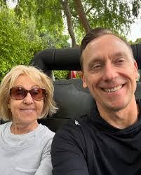 Ashley Wooldridge's Instagram, Twitter & Facebook